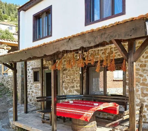 Vazrozhdenski Kashti Manastir